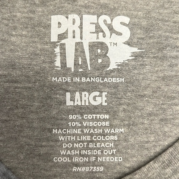 PAPA BUNNY Tee * EASTER T-Shirt * Gray with Black and Blue * L * Easter Bunny * - Picture 4 of 4